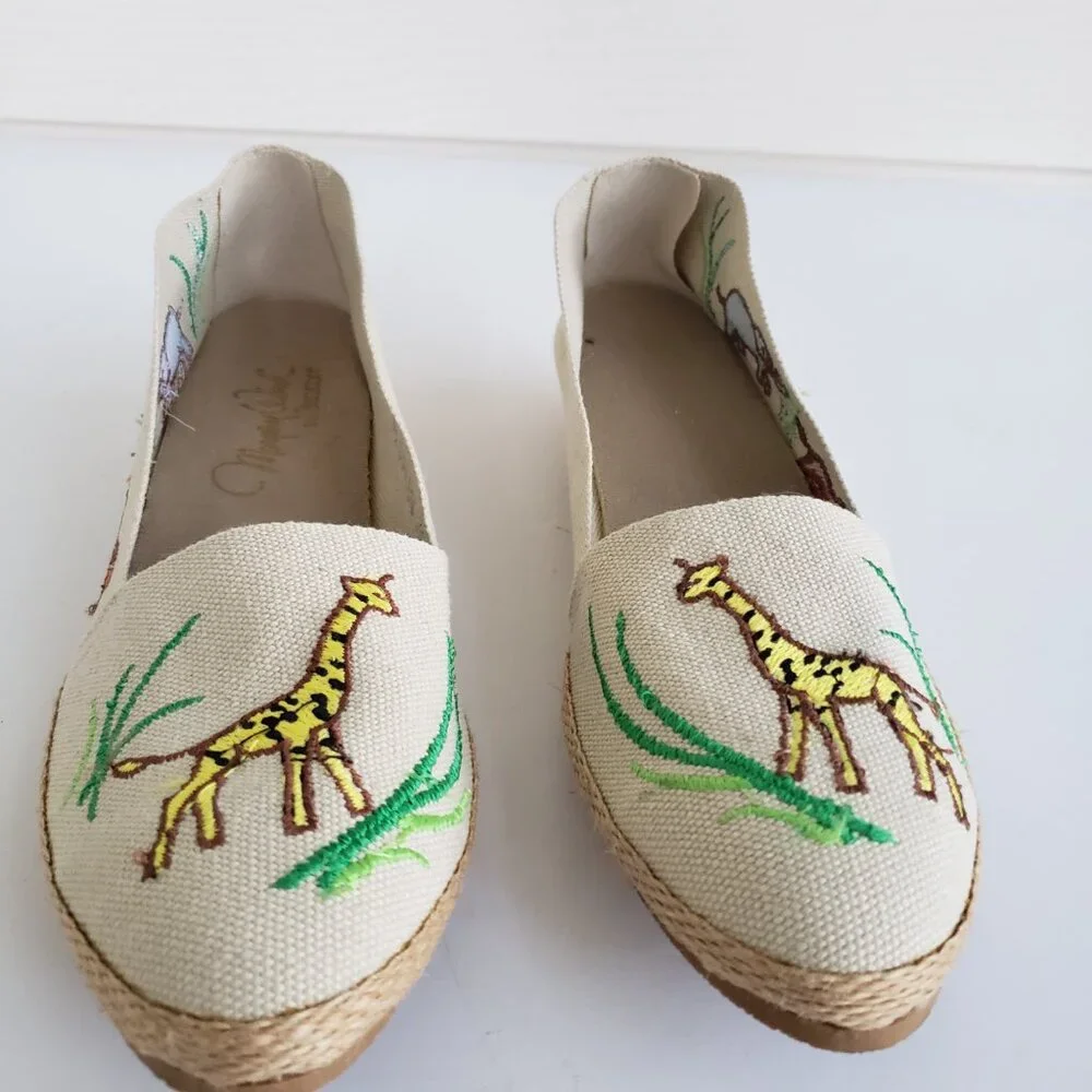 Vintage 70s/80s Margery Wind by Beacon wild animals embroidered canvas shoes